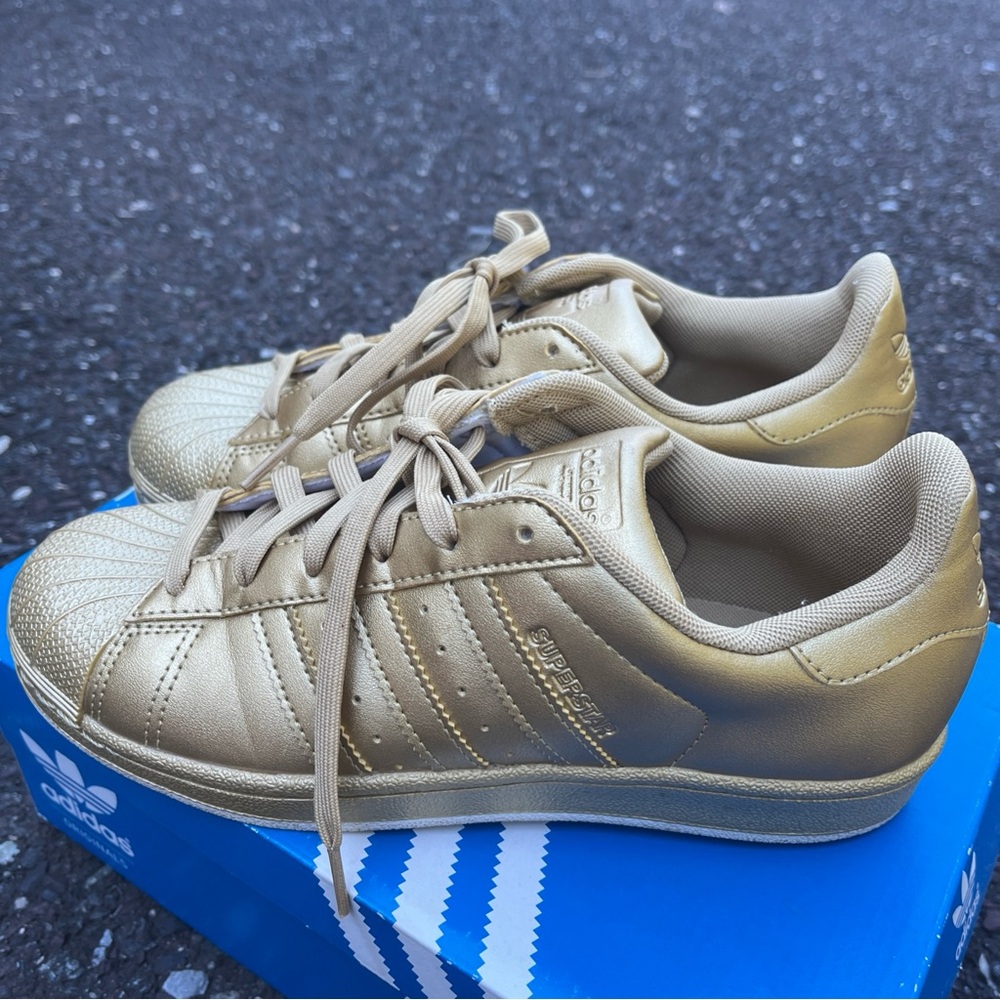 Adidas Metallic Gold Sneakers - Picture 4 of 8